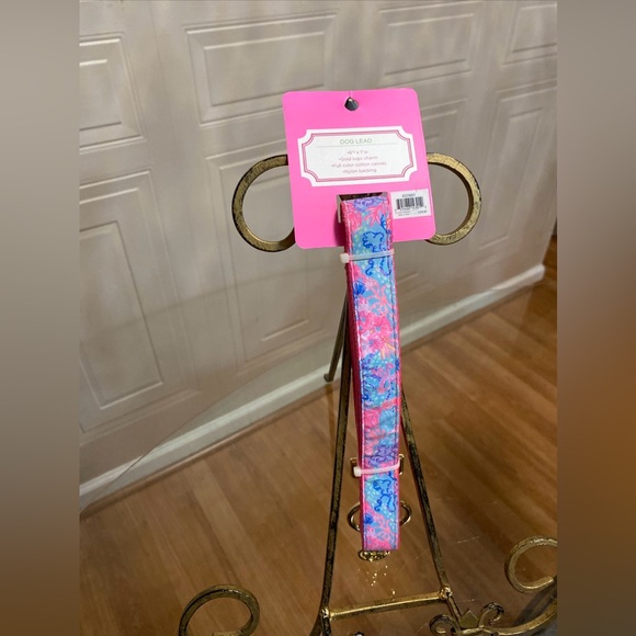 NEW Lilly Pulitzer M/L Leash/Lead Pink NWT Good Logo Charm Full Color Canvas - Picture 1 of 7